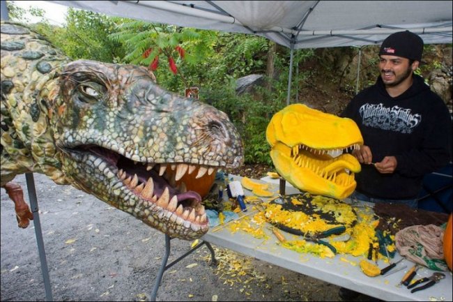 Тираннозавр из тыквы