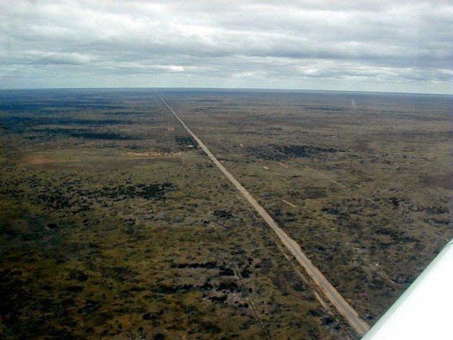 Самый длинный прямой участок дороги в мире
