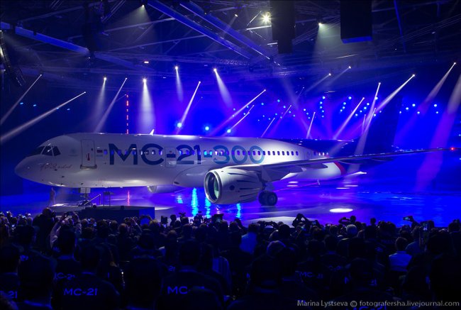 Самолет МС-21 впервые показали широкой публике