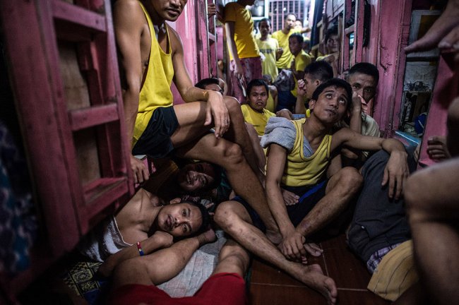 Шокирующие фотографии из тюрьмы на Филиппинах