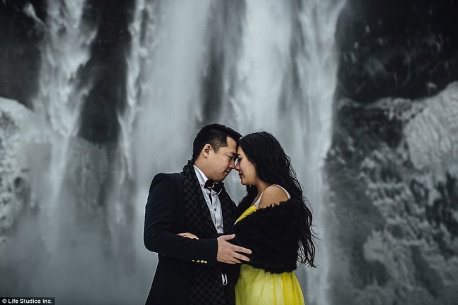 Пожалуй, самая красивая фотосессия помолвки, отснятая на ледниках Исландии