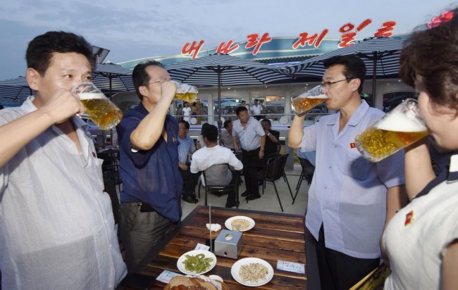 В Северной Корее прошел первый пивной фестиваль, и это было даже весело