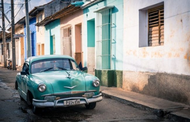 Ухоженные классические тачки на Кубе