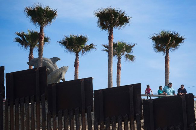 Трамп и его стена на границе с Мексикой