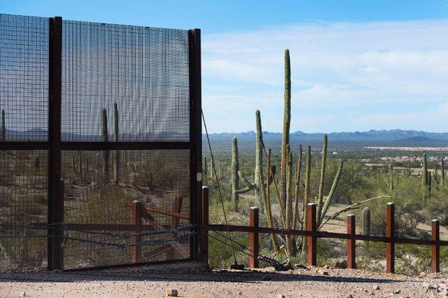 Трамп и его стена на границе с Мексикой