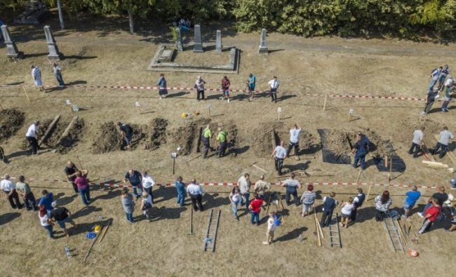 Соревнования могильщиков в Венгрии