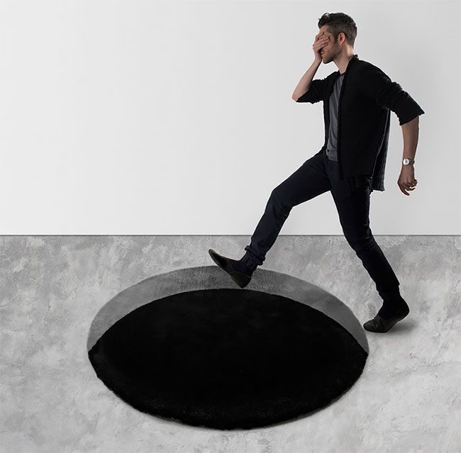 Коврик с иллюзией глубокой дыры в полу