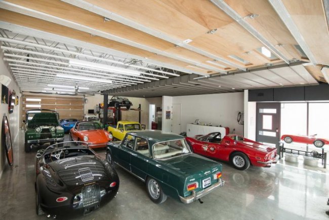 Дом коллекционера автомобилей в США