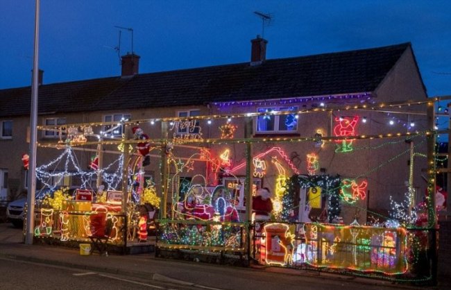 Британец каждый год украшает дом к Рождеству