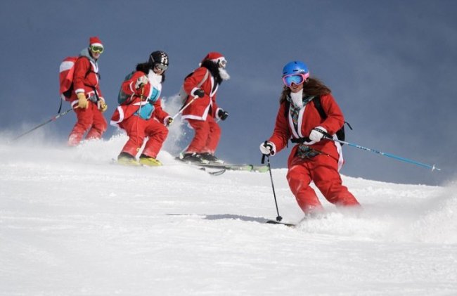 2656 Санта-Клаусов открыли горнолыжный сезон