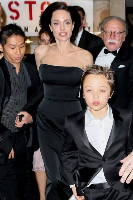 Анджелина Джоли дала понять голливудским красавицам, что ее еще рано списывать со счетов