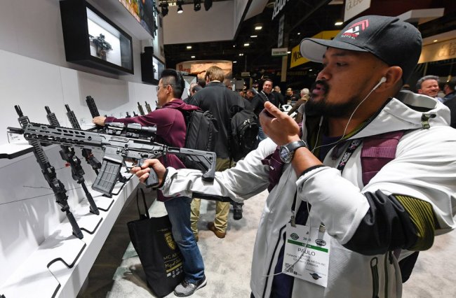 Выставка оружия в Лас-Вегасе, где произошёл самый массовый расстрел в истории США