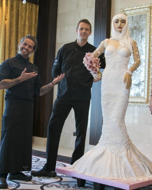 В Дубае представлен торт в виде фигуры невесты стоимостью миллион долларов