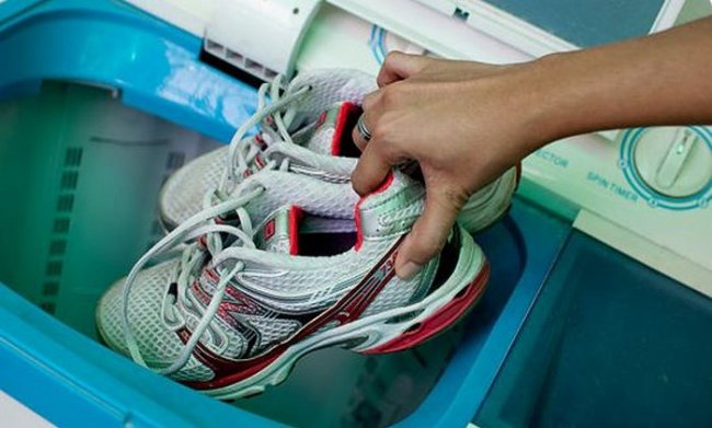 Как правильно стирать обувь в машинке