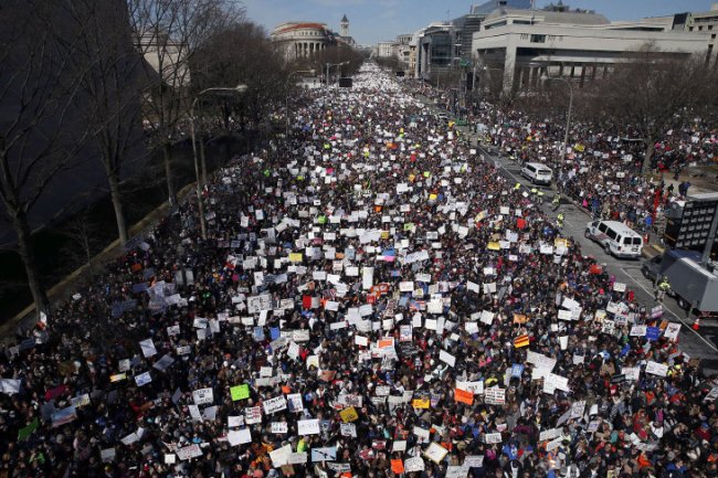 Американцы вышли на марши против оружия
