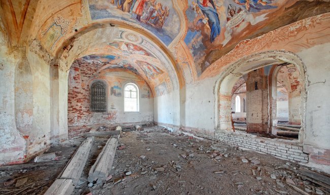 Заброшенная церковь XVIII века