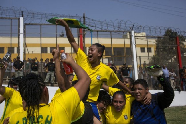Чемпионат по футболу среди заключенных в Перу