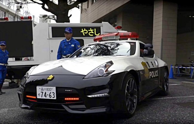 Крутые автомобили японских полицейских