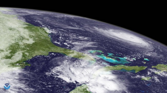 Как выглядит ураган из космоса