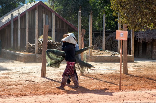 Разминирование в Лаосе. Как это делается