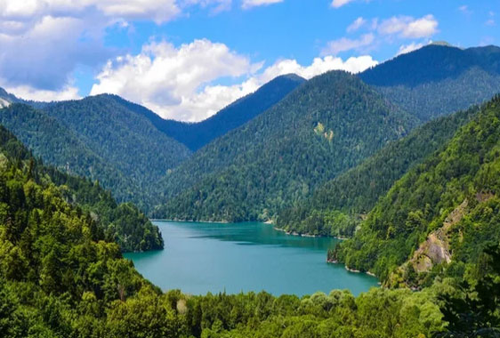 Главная достопримечательность Абхазии – Озеро Рица