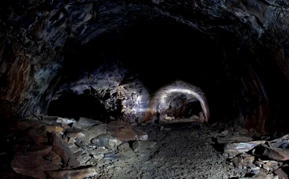 Невероятные подземные "трубопроводы". Лавовые трубки на земле