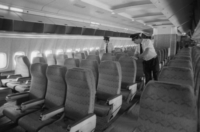 Как приземлиться после взрывов с 365 пассажирами на борту