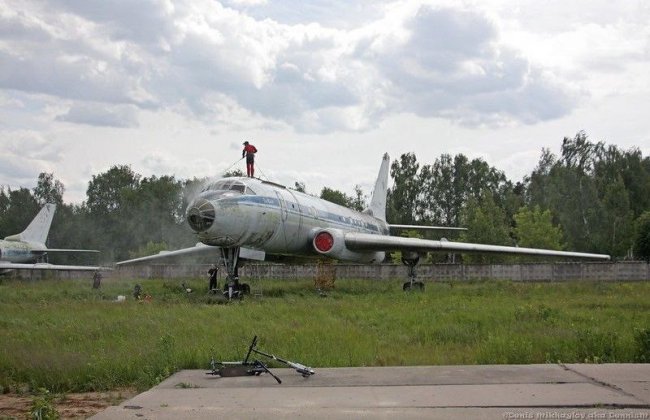 Ту-104 — первый советский реактивный пассажирский самолёт