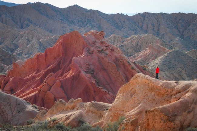 Красные горы и ущелья Киргизии