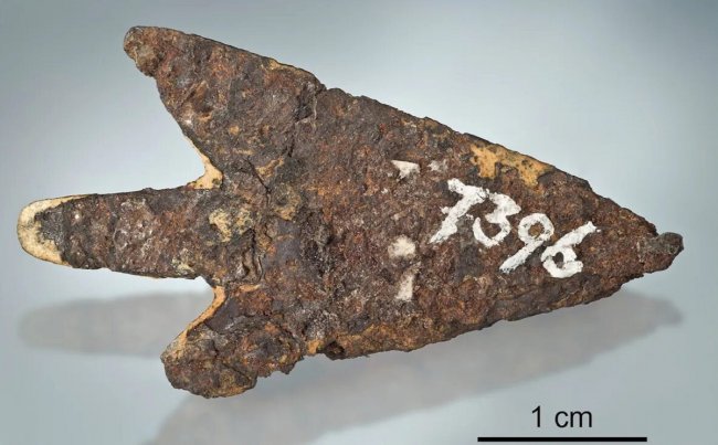 В Швейцарии найден сделанный из метеорита наконечник стрелы бронзового века