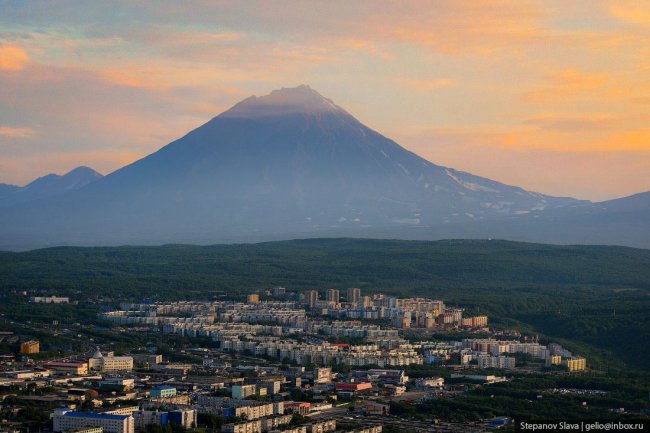 Петропавловск-Камчатский с высоты — город вулканов и землетрясений