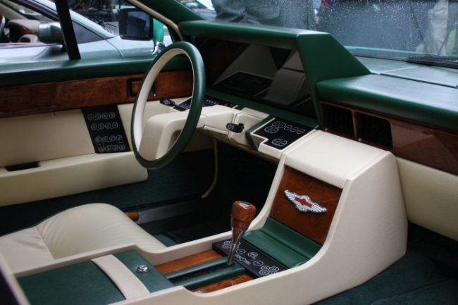 Роскошный седан Aston Martin Lagonda