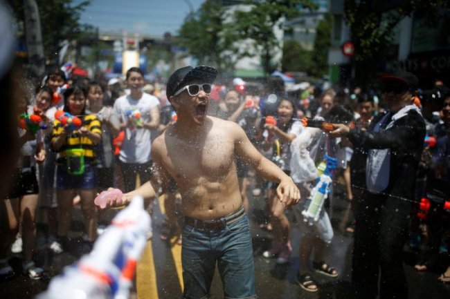 Фестиваль водного оружия в Сеуле