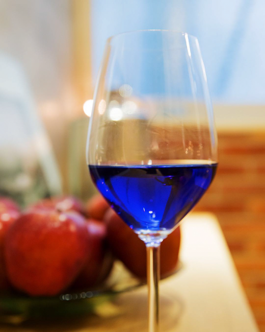 Испанские виноделы создали синее вино