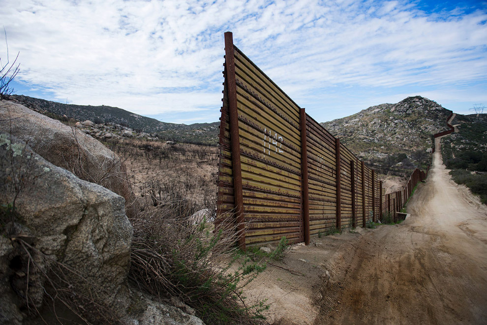 Стена на границе с мексикой