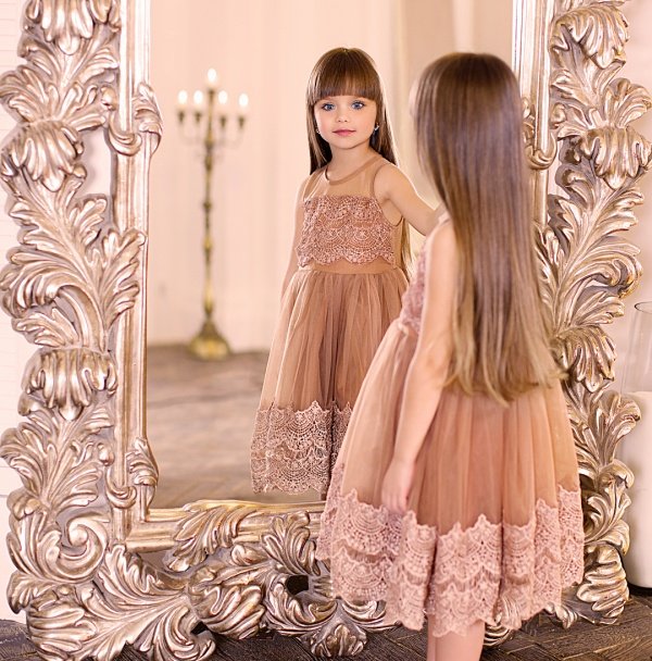 6-летнюю россиянку Анастасию Князеву назвали самой красивой девочкой