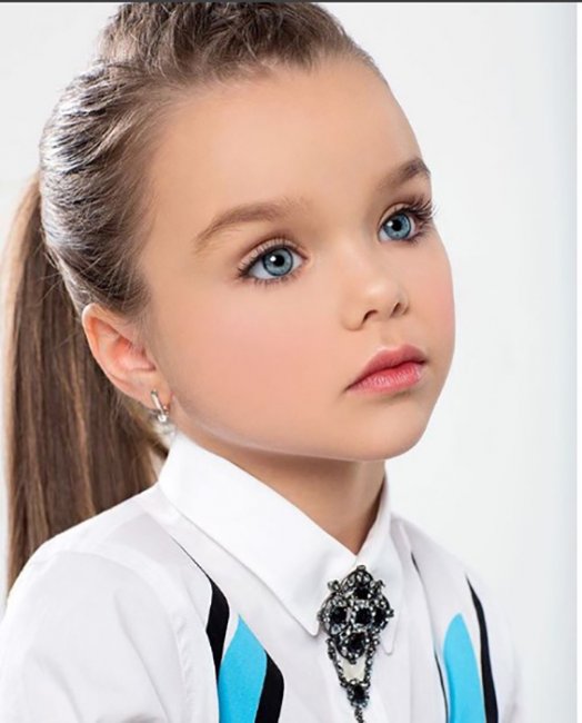 6-летняя Настя из России признана самой красивой девочкой в мире
