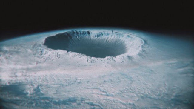 В Антарктиде найден гигантский кратер. Вход в подземный мир?
