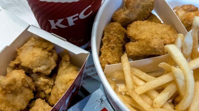 Китайские студенты нашли способ есть в KFC бесплатно — и сели на два года