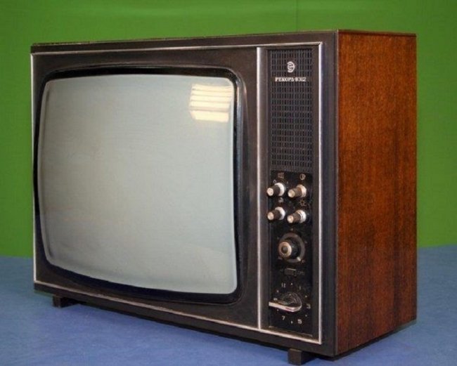 Зачем в телевизорах СССР был переключатель делали на 12 каналов