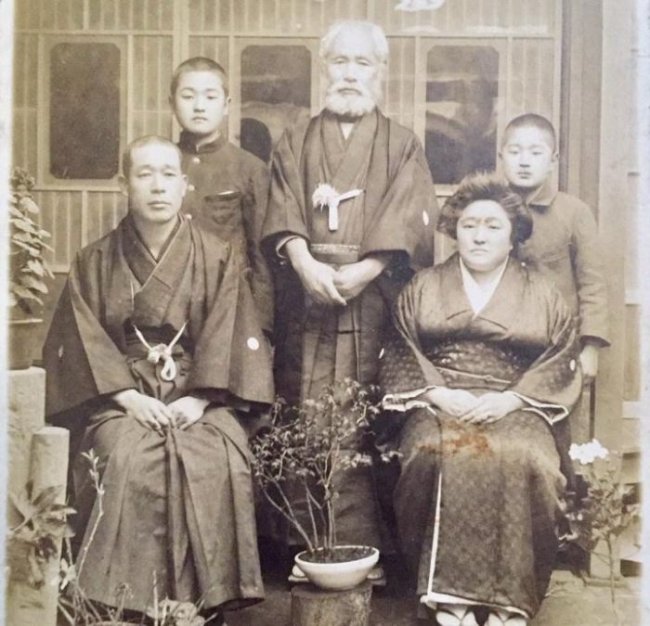 Проклятие японских семейных фотографий