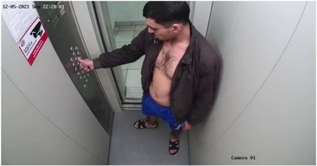 В Краснодаре неадекватный мужчина чуть не подрался со своим отражением в зеркале лифта