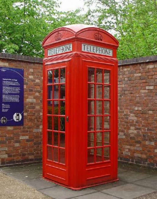 Знаменитая красная телефонная будка скопирована с надгробия