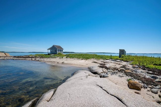 В США продается «самый одинокий дом в мире» на своем собственном необитаемом острове за 339 000