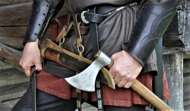 Почему суровые викинги предпочитали сражаться топорами
